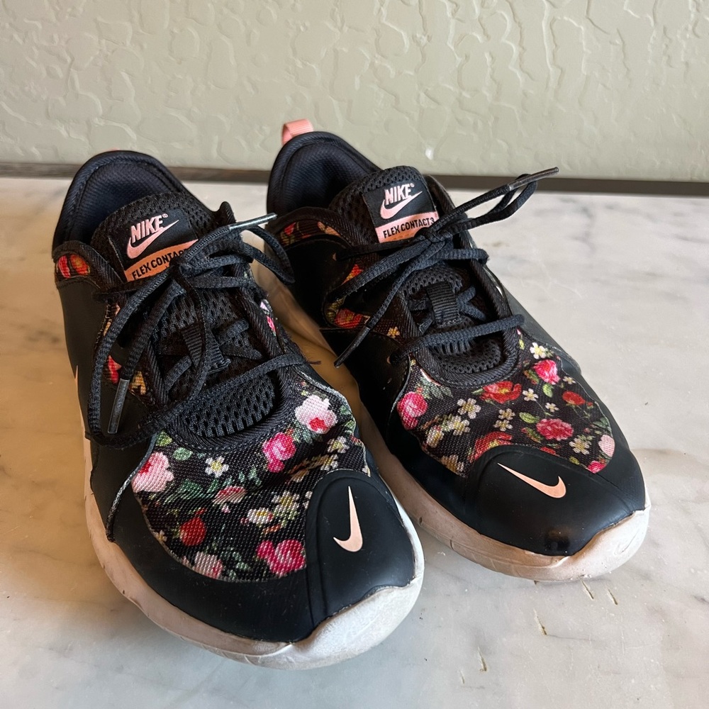 Floral Nike Flex Contact 3 size 5y equivalent to Woman’s 6